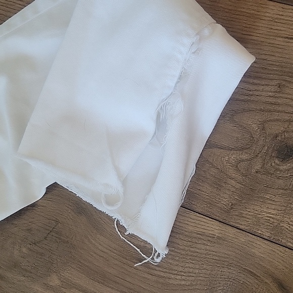 Zara High Rise Jean size 8 White, Split Bottom Leg Or Slit Style Leg, Frayed Hem - Picture 7 of 8